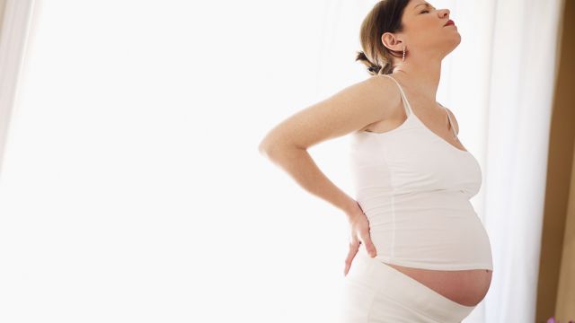 12 façons de soulager son dos durant la grossesse
