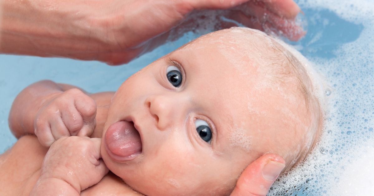 Donner Le Bain A Bebe Mamanpourlavie Com Donner Le Bain A Bebe Mamanpourlavie Com