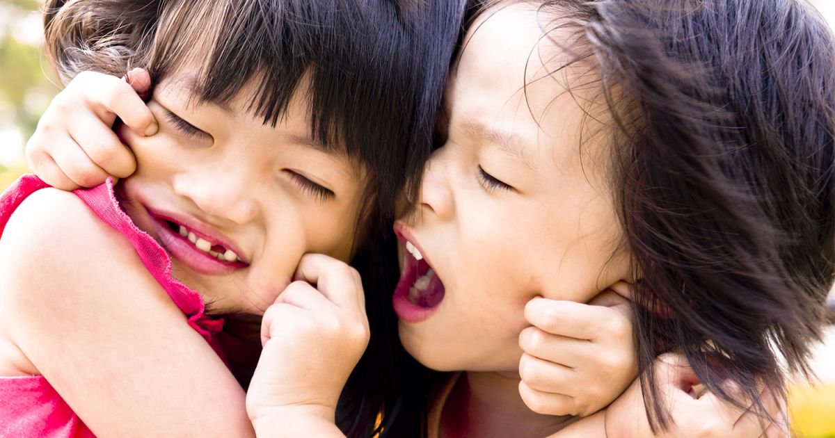 Taper Pousser Et Mordre