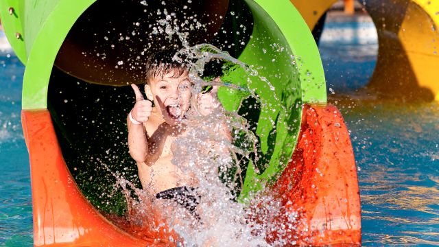 Glissades D Eau En Famille Du Plaisir Garanti Mamanpourlavie Com