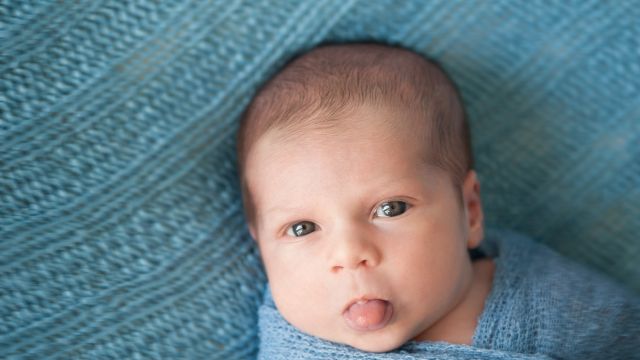 Pourquoi Bebe Tire T Il La Langue